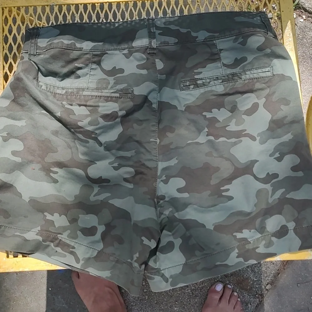 Shorts - Picture 4 of 5